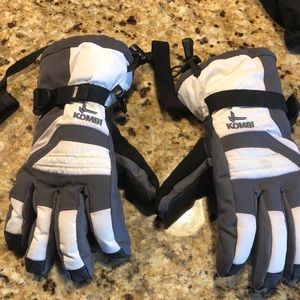 Women’s Kombi black white and gray ski gloves